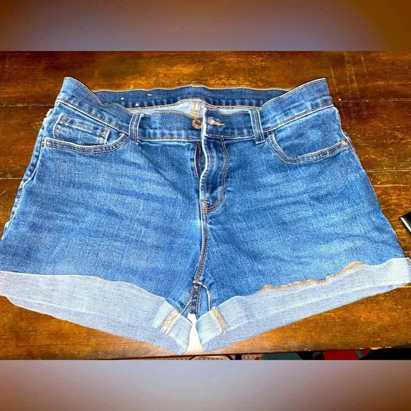 Old Navy rolled cuff denim shorts - 6​​ - Picture 1 of 4